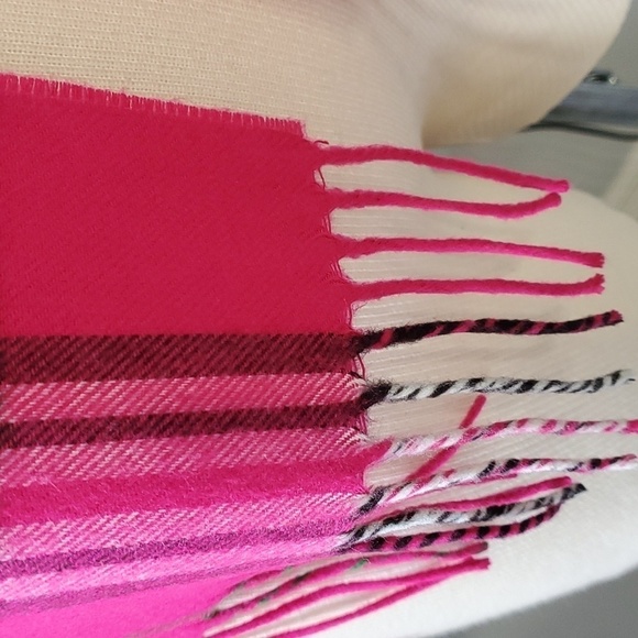 Coshmink, women's pink plaid scaf. Supper soft.‎ Made in Germany. 53" X 12" - Picture 4 of 5